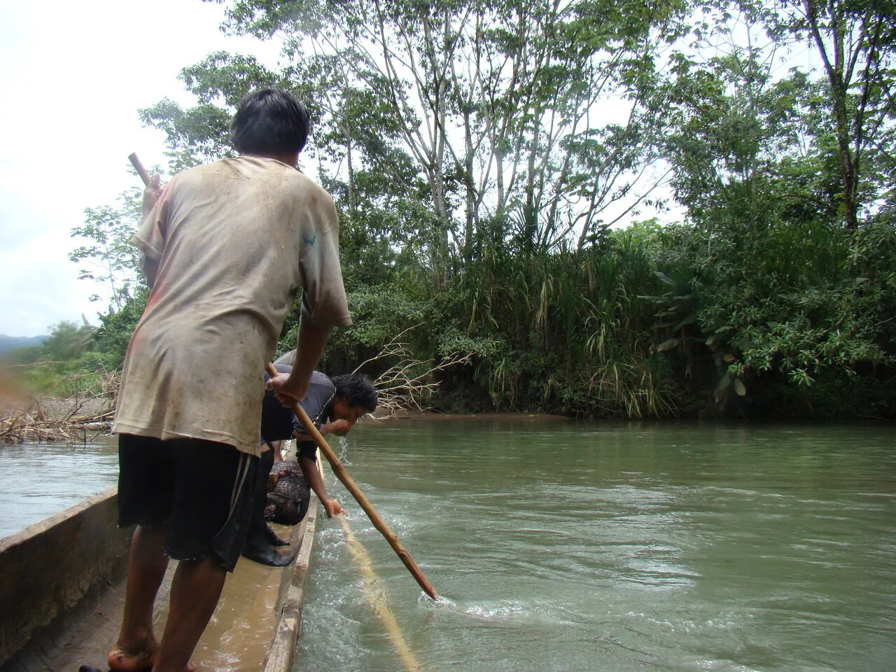 Crossing the river during the hunt (27 of 33)
