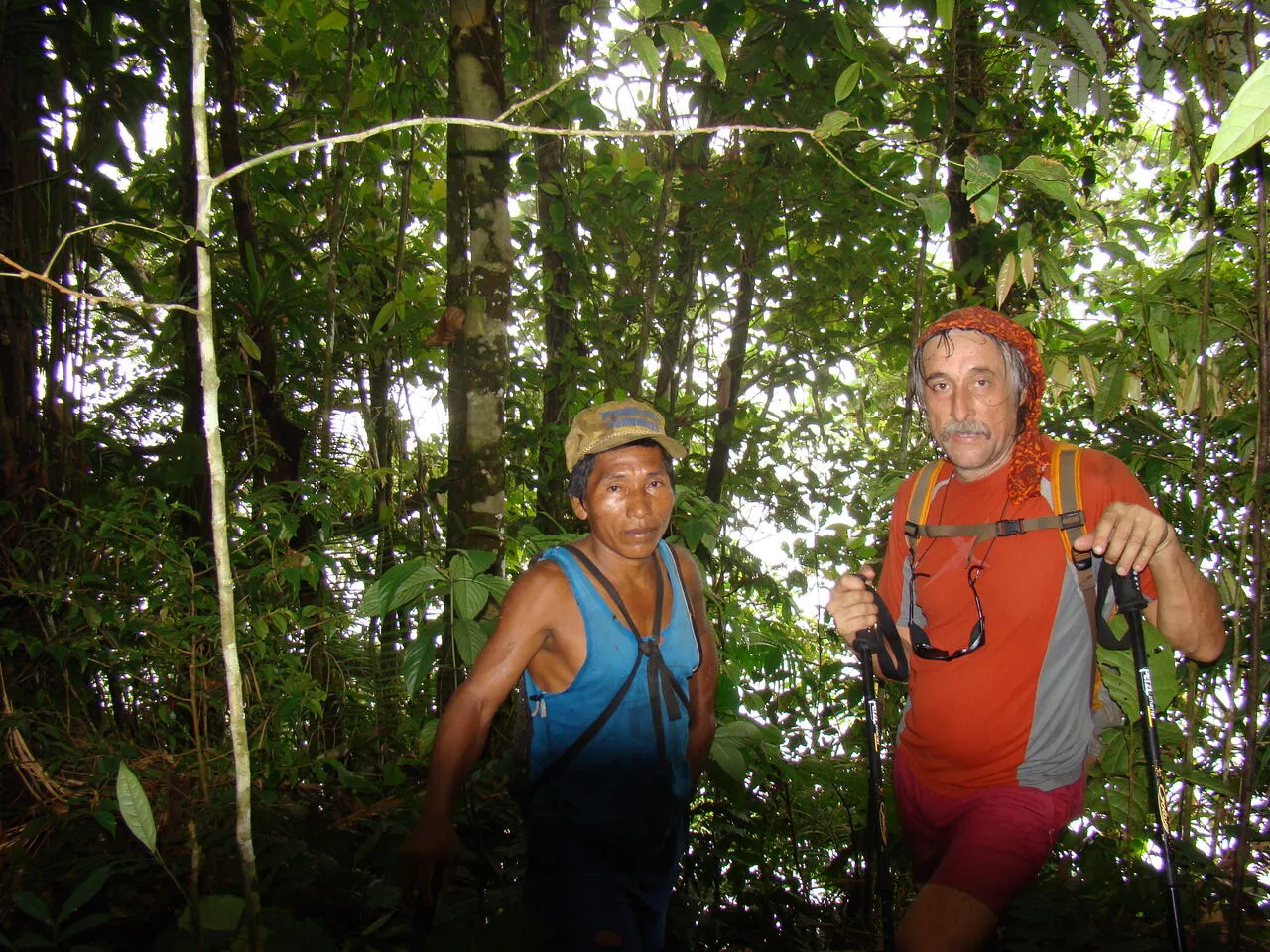 The stilted huts of the Emberá village (6 of 48)